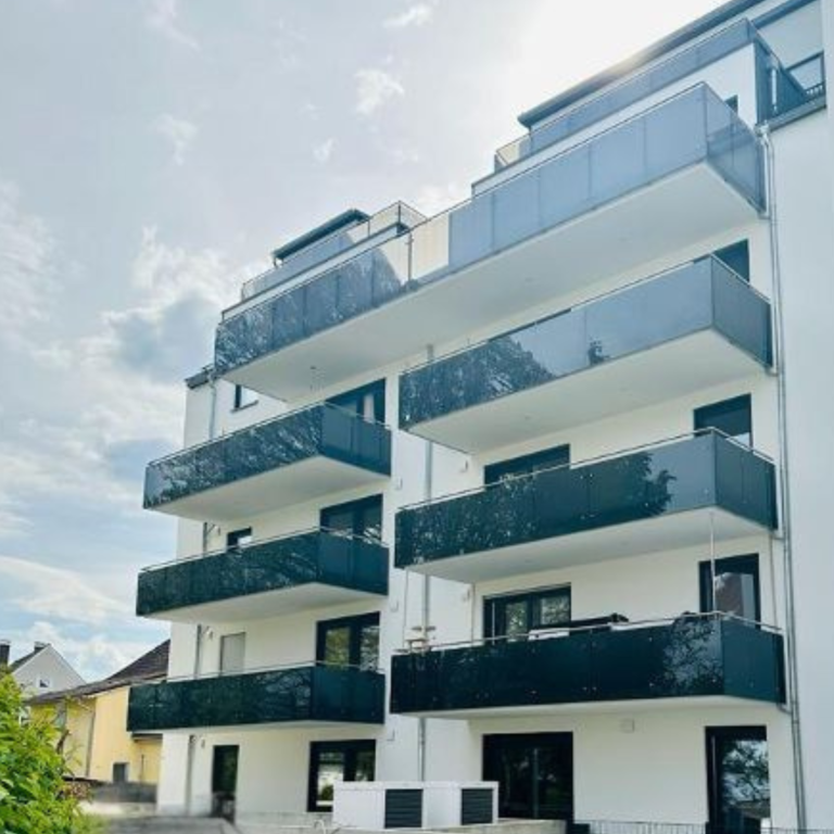 Balkongeländer Mehrfamilienhaus, Glas anthrazit